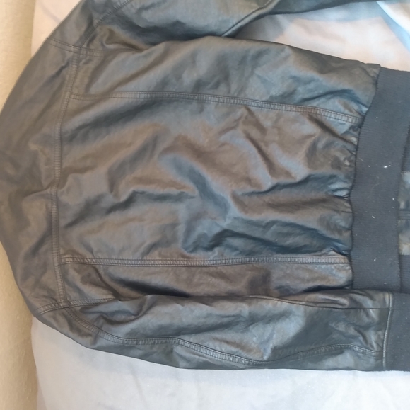 Leather jacket - Picture 4 of 7
